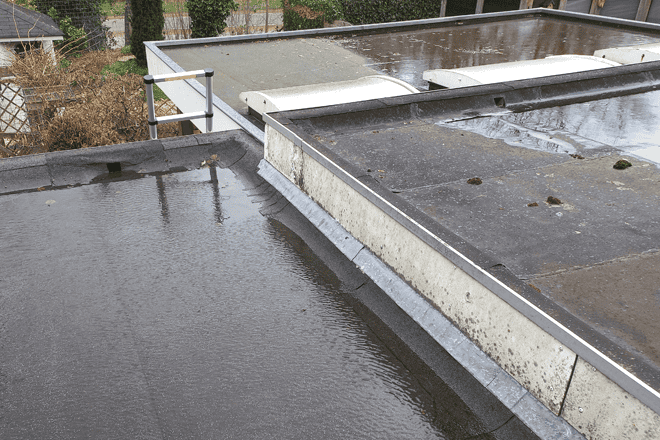 Voorbeeld Slechte Hemelwaterafvoer Op Plat Dak